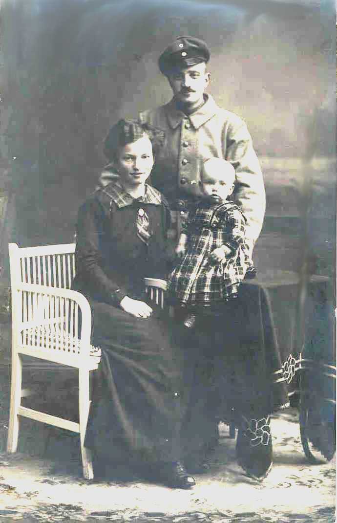 Großmutter Winter mit Ehemann und Sohn Fritz